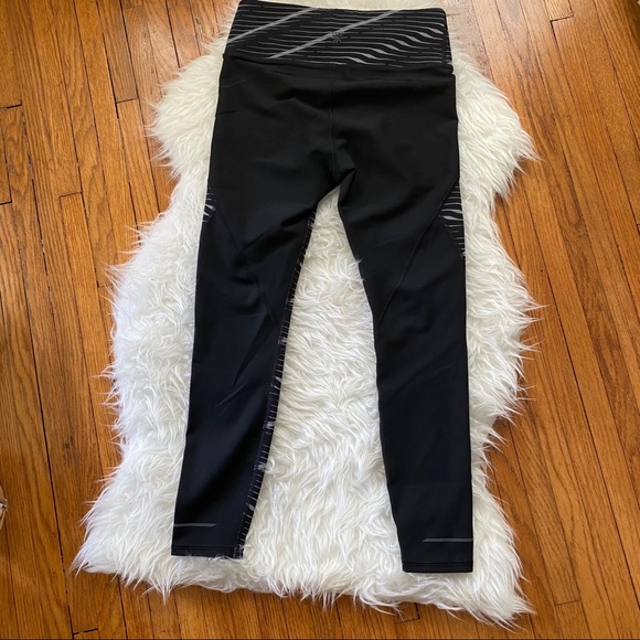 Athleta | Black Leggings — Patterned with Stash Pockets | Size Small - Picture 5 of 6